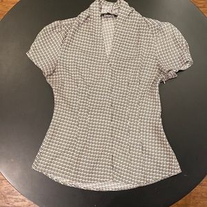 Express black/white blouse geo pattern. Side zipper. Size: Medium